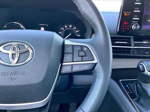 Used 2024 Toyota Sienna XLE image 25