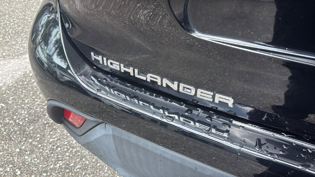 Used 2022 Toyota Highlander XLE FWD image 7