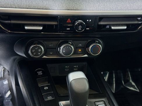 Certified 2025 Nissan Kicks SV image 8