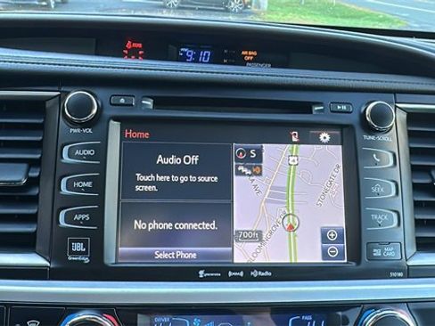 Used 2017 Toyota Highlander Limited image 10