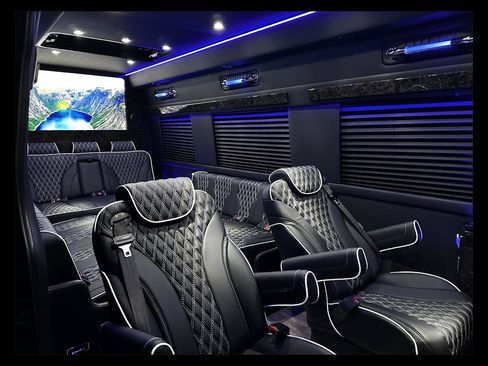 Used 2024 Mercedes-Benz Sprinter 3500 image 4