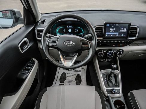 Used 2025 Hyundai Venue SEL FWD image 22