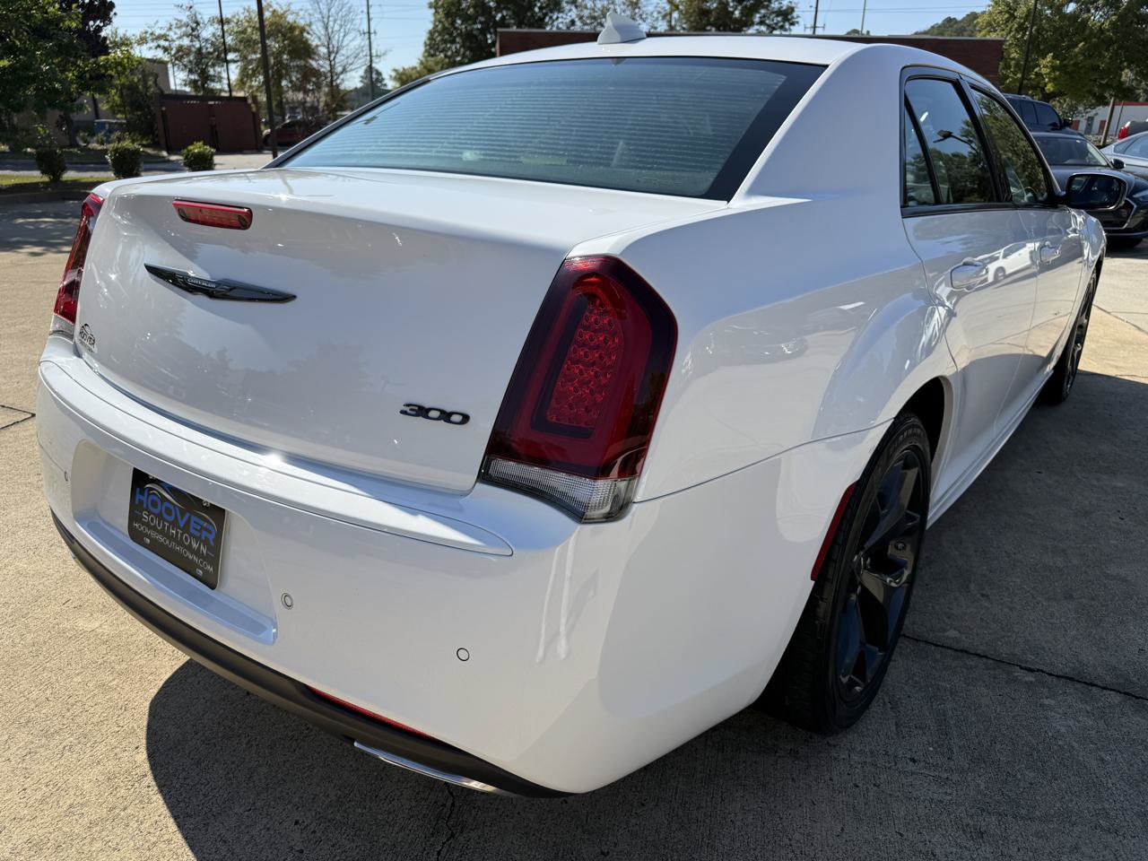 Used 2023 Chrysler 300 Touring L w/ Comfort Group RWD image 5