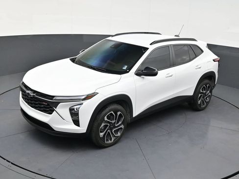 Used 2025 Chevrolet Trax RS w/ Driver Confidence Package image 13