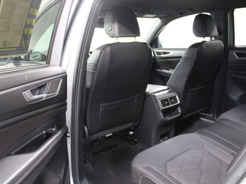 Used 2024 Volkswagen Atlas Cross Sport SE AWD/4WD image 24