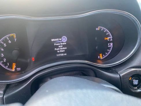 Used 2018 Jeep Grand Cherokee Laredo AWD/4WD image 6