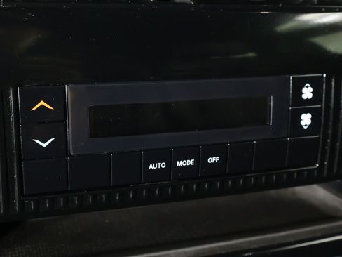 Used 2023 Jeep Wagoneer Series II AWD/4WD image 60