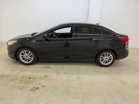 Used 2018 Ford Focus SE FWD image 2