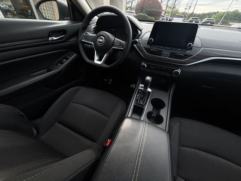 Used 2025 Nissan Altima 2.5 SV image 38