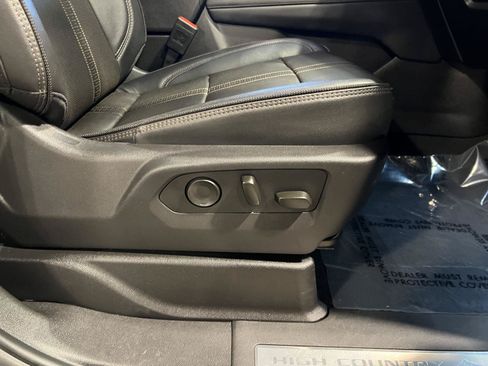 Used 2025 Chevrolet Suburban High Country AWD/4WD image 48