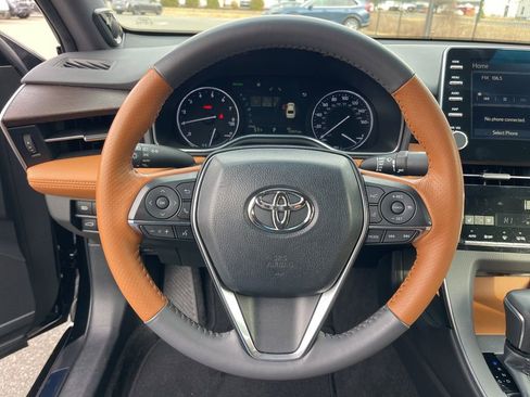 Used 2019 Toyota Avalon Limited image 16