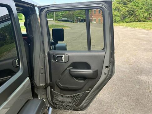 Used 2019 Jeep Wrangler Unlimited Rubicon AWD/4WD image 25
