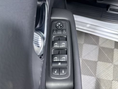 New 2026 Chrysler Pacifica Select image 25