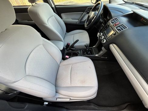Used 2016 Subaru Forester 2.5i AWD/4WD image 25