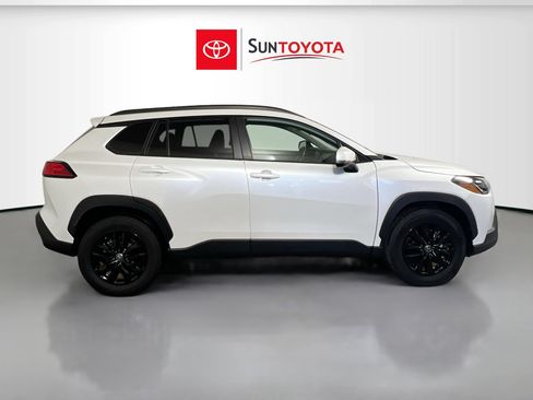 Used 2022 Toyota Corolla Cross LE image 2