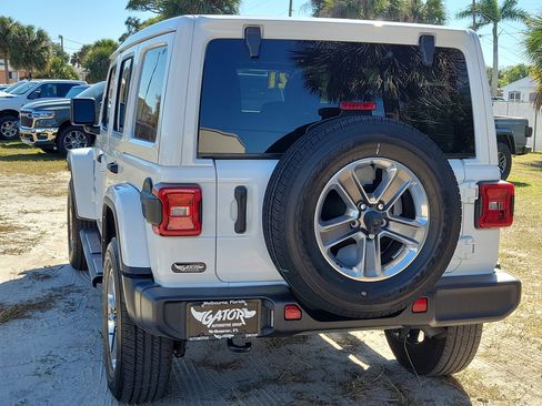 Used 2021 Jeep Wrangler Unlimited Sahara image 3