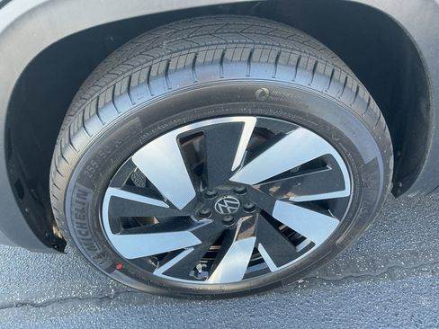 Used 2024 Volkswagen Atlas Cross Sport SE image 21