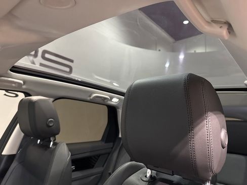 Used 2023 Land Rover Discovery Sport S image 11