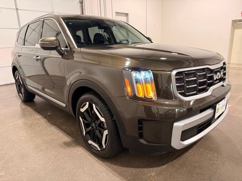Used 2024 Kia Telluride S w/ S Sunroof Package AWD/4WD image 3