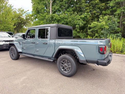 New 2026 Jeep Gladiator Sport AWD/4WD image 3
