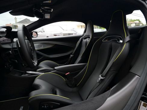 Used 2023 McLaren Artura RWD image 20