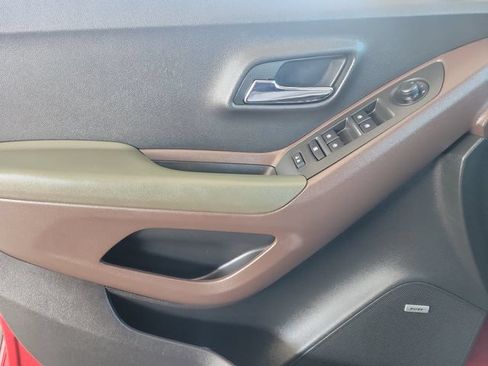 Used 2015 Chevrolet Trax LT w/ LT Sun and Sound Package FWD image 18