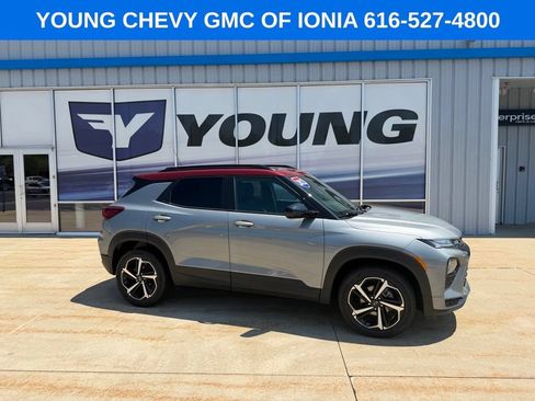 Used 2023 Chevrolet TrailBlazer RS w/ Sun and Liftgate Package AWD/4WD image 1