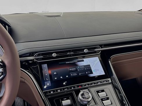 Used 2024 Aston Martin DB12 Coupe RWD image 13