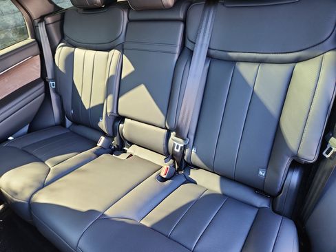 New 2025 Land Rover Range Rover SE image 25