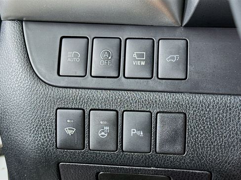 Used 2018 Toyota Highlander Limited Platinum FWD image 17