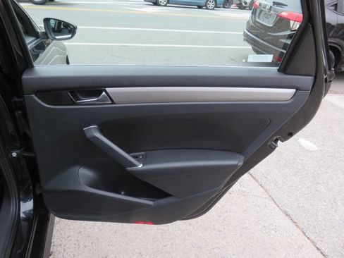 Used 2020 Volkswagen Passat 2.0T SE image 29