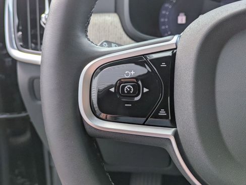 Used 2025 Volvo V90 B6 Cross Country Ultra image 18