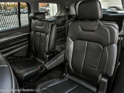 Used 2022 Jeep Grand Cherokee L Limited image 19