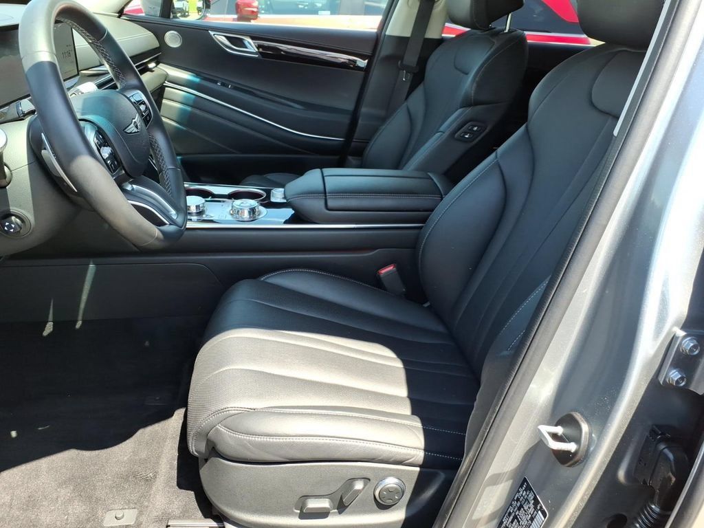 Used 2025 Genesis GV80 2.5T Standard AWD/4WD image 13