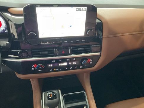 Used 2025 Nissan Pathfinder Platinum w/ Cargo Package image 15