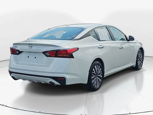 Used 2025 Nissan Altima 2.5 SV w/ SV Premium Package FWD image 6