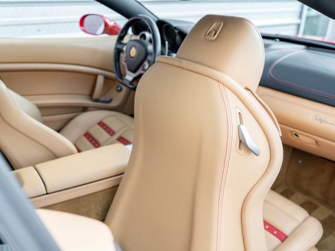 Used 2010 Ferrari California RWD image 31