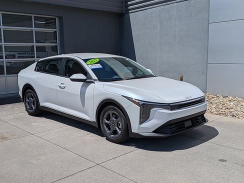 Used 2025 Kia K4 FWD image 2