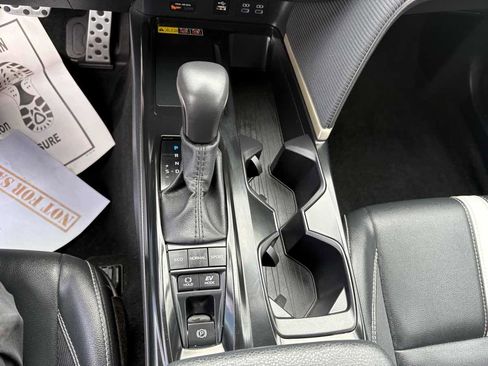 Used 2025 Toyota Camry SE image 33