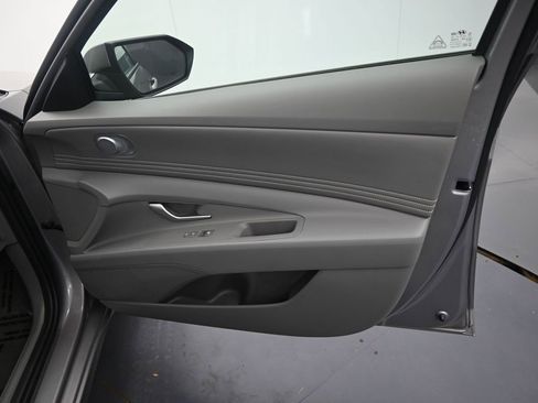 Used 2025 Hyundai Elantra SEL FWD image 34