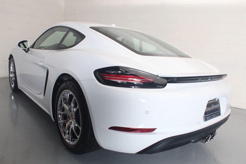 Used 2022 Porsche 718 Cayman RWD image 12