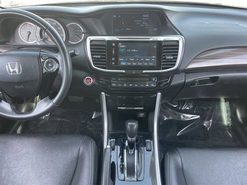 Certified 2017 Honda Accord EX-L image 14