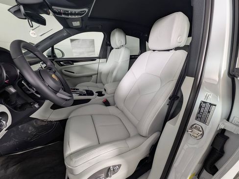 New 2026 Porsche Macan image 5