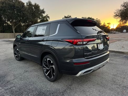 New 2025 Mitsubishi Outlander SE image 5