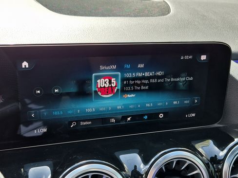 Used 2022 Mercedes-Benz GLA 35 AMG 4MATIC w/ Premium Package Lite image 28