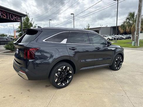 Used 2025 Kia Sorento EX w/ Panoramic Sunroof Package FWD image 9