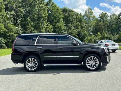 Used 2018 Cadillac Escalade Luxury AWD/4WD image 18