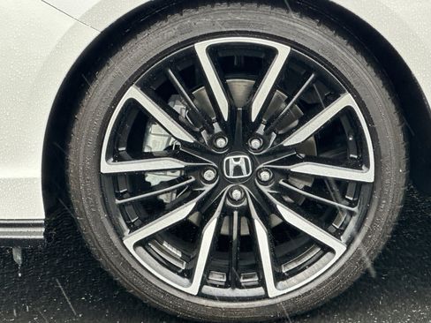 Used 2025 Honda Accord Touring image 12
