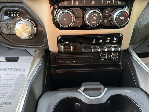 Used 2019 RAM 1500 Laramie AWD/4WD image 22