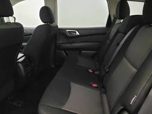 Used 2019 Nissan Pathfinder S AWD/4WD image 18